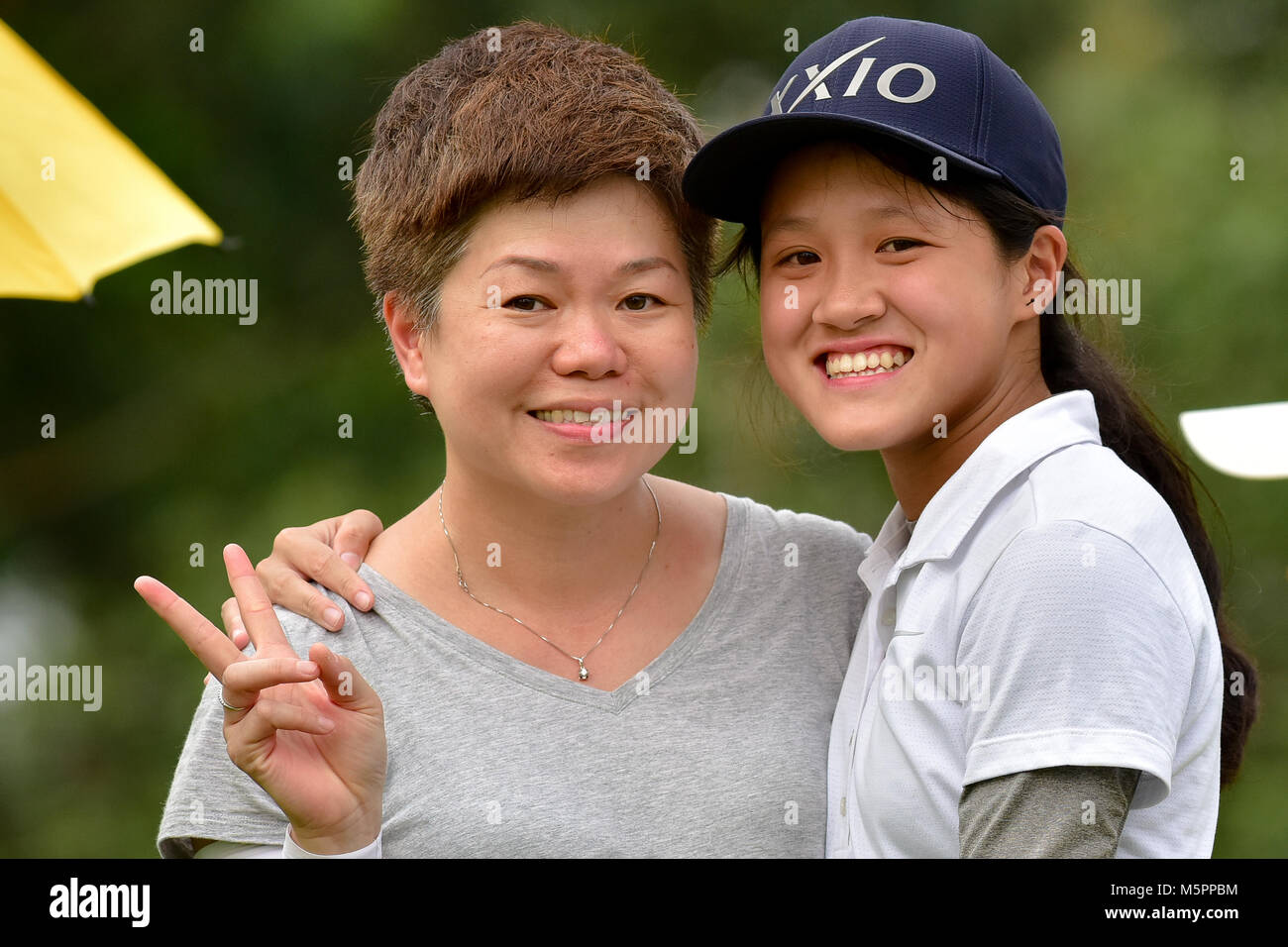 Danau, UKM Bangi - 11. Februar: Ashley Chin Yen Ling feiert nach der letzten Runde des Danau Junior Meisterschaft am Danau Golf Club auf Fe Stockfoto