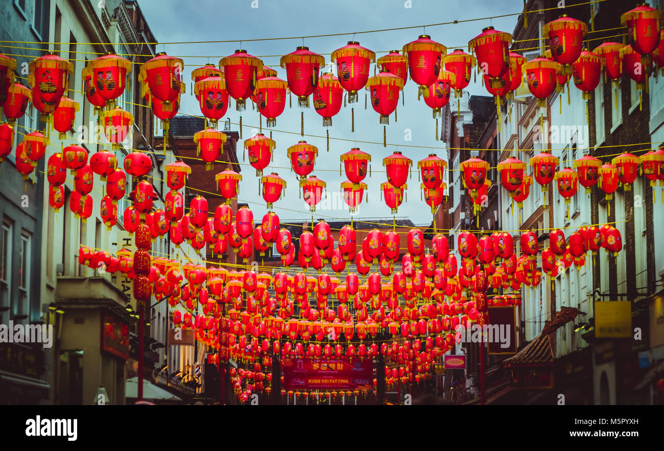 Dekorationen für Feiern zum chinesischen Neujahrsfest in London Stockfoto