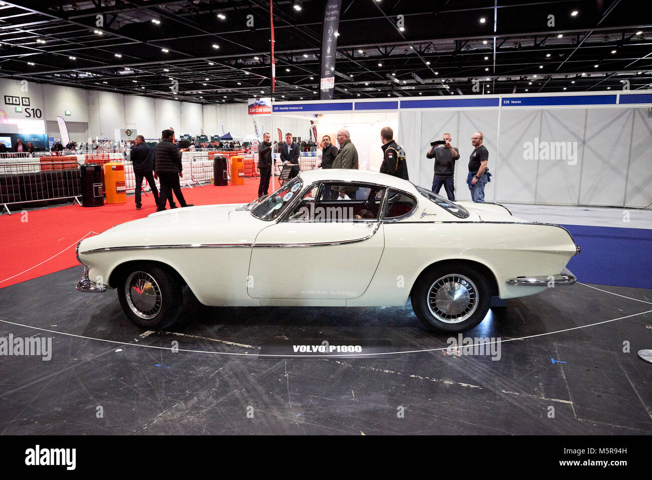 Die ursprüngliche TV Auto aus der Heiligen, 1962 Volvo P1800 Reg ST1. In der Excel, London Classic Car Show 2018. London, England, Großbritannien, Großbritannien Stockfoto