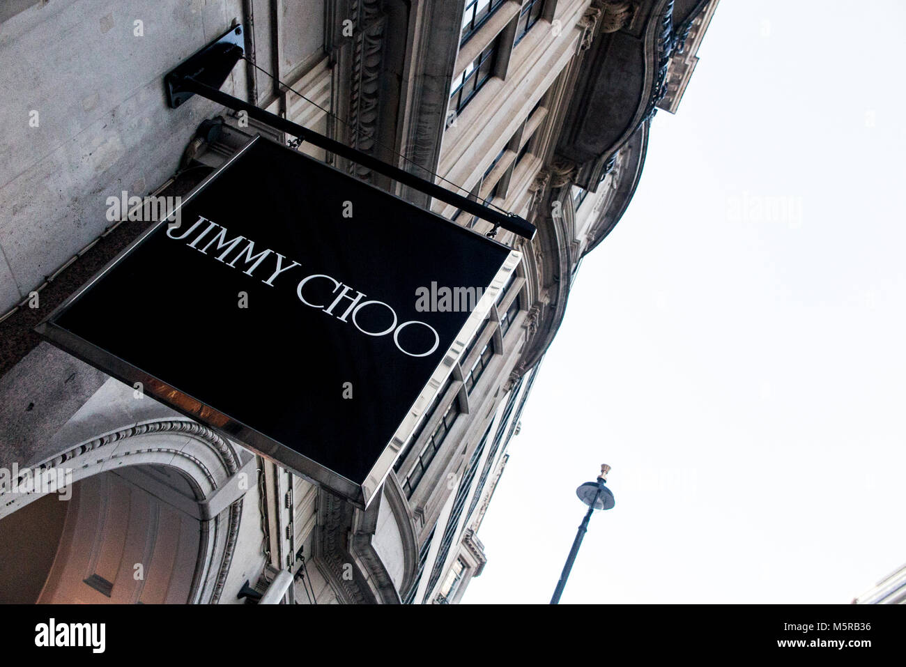 Jimmy Choo Designer Shop in der Bond Street. Stockfoto