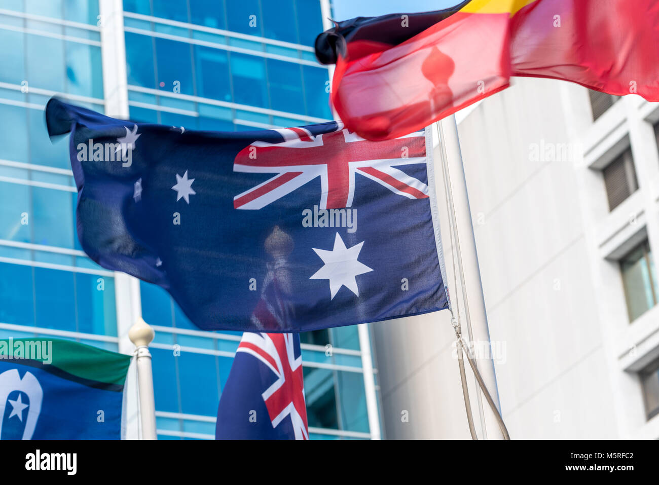Australische Flagge aus der Pole in Brisbane fliegen Stockfoto