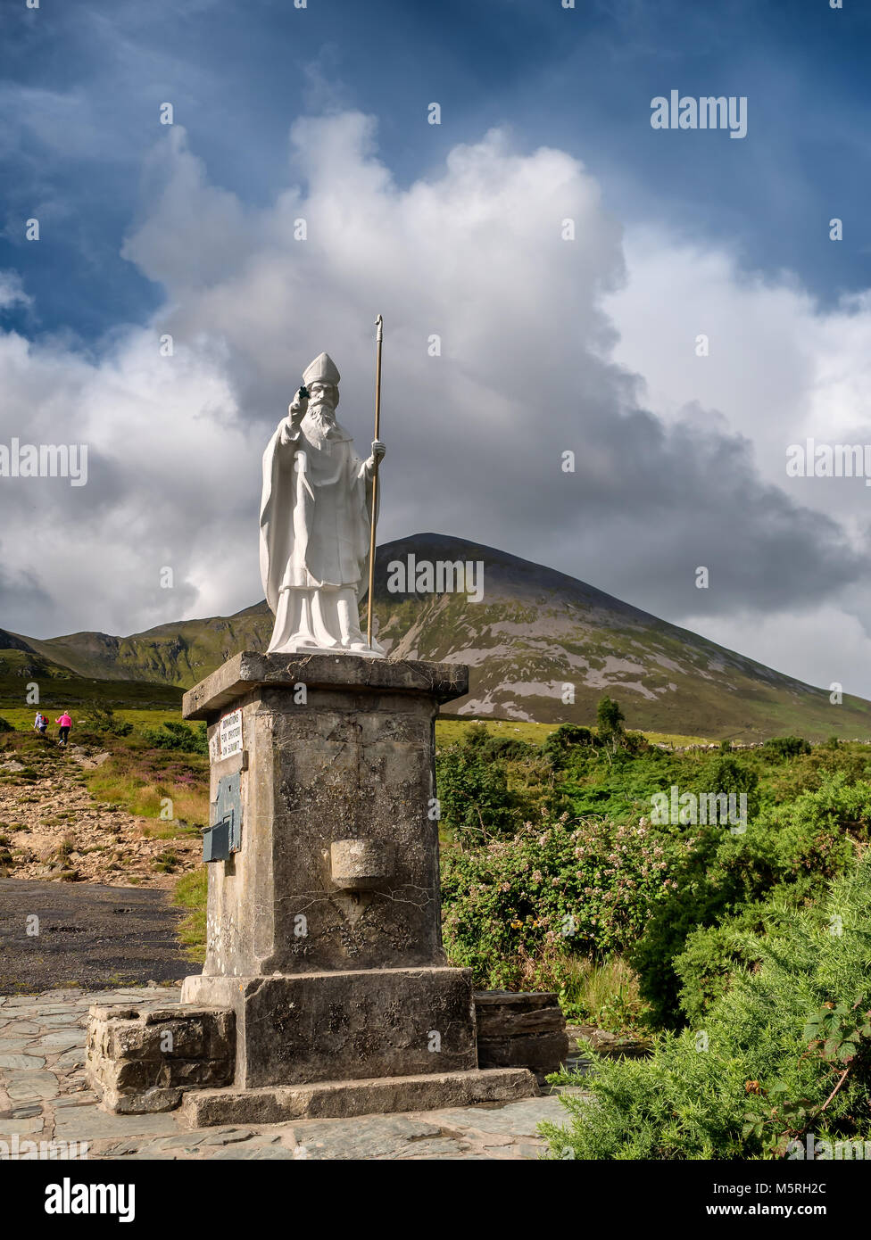 Pathway Start mit Statue auf Croagh Patrick in Westport Irland Stockfoto