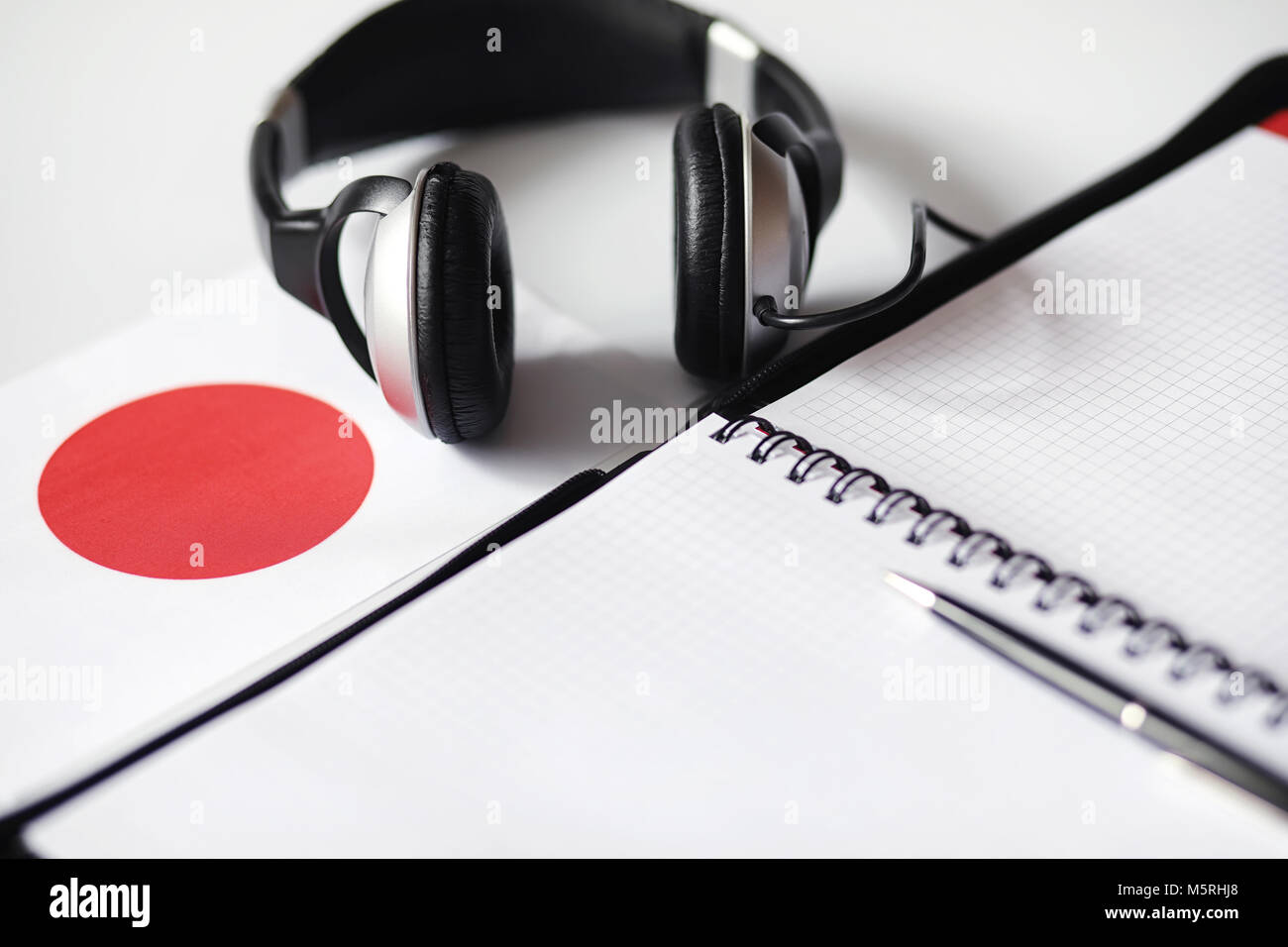 Das Erlernen von Fremdsprachen. Notepad für Einträge und eine Fahne. Lang Stockfoto