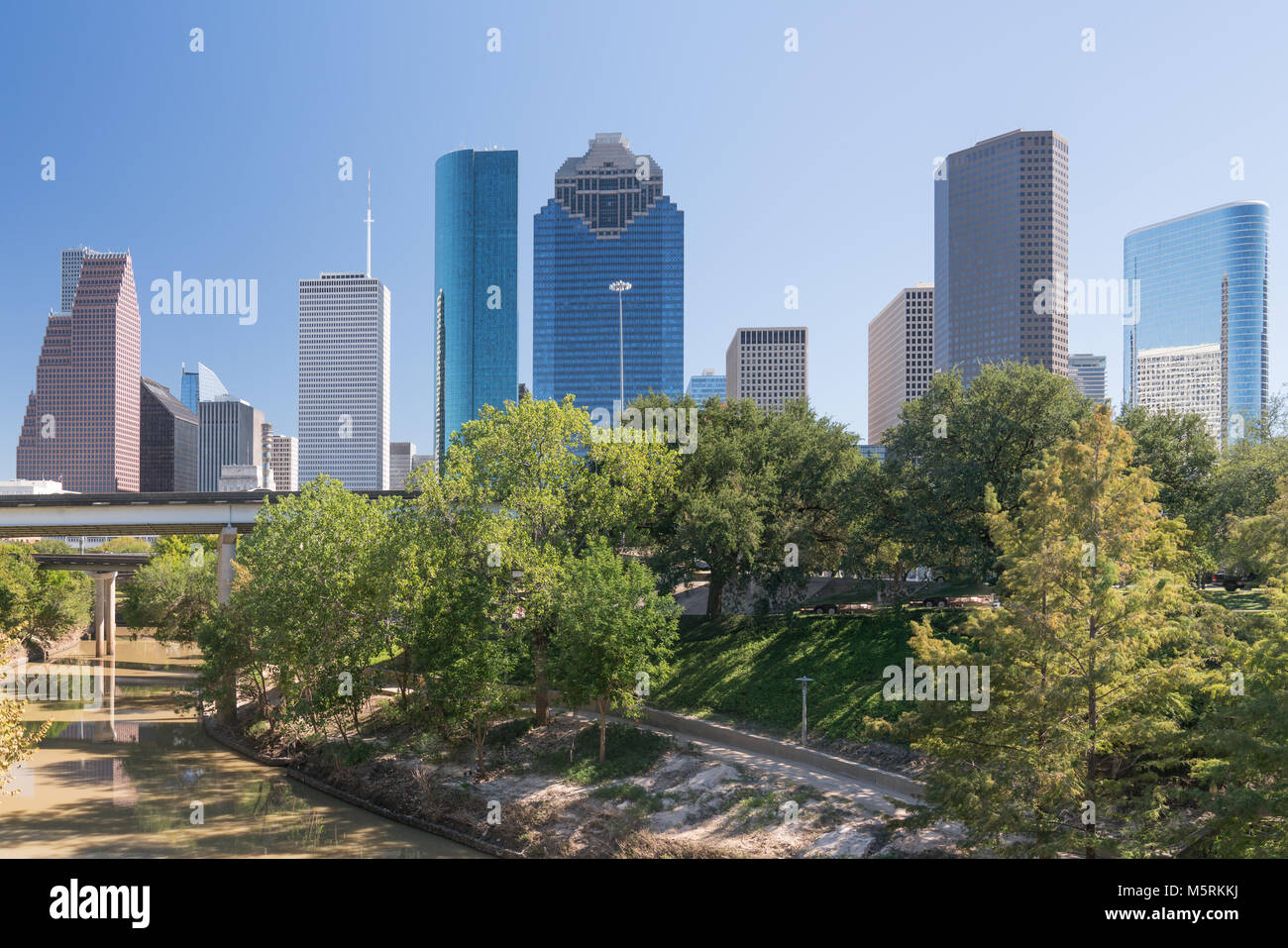 Houston, Texas City Skyline entlang der Buffalo Bayou Stockfoto