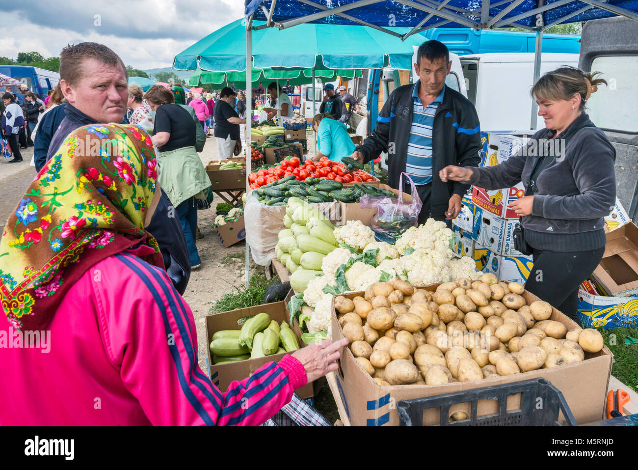 Gemüse auf den Tag in der Stadt von Kossiw, Karpaten, Prykarpattia Pokuttya, Region, Iwano-frankiwsk Oblast, Ukraine Abschaltdruck Stockfoto