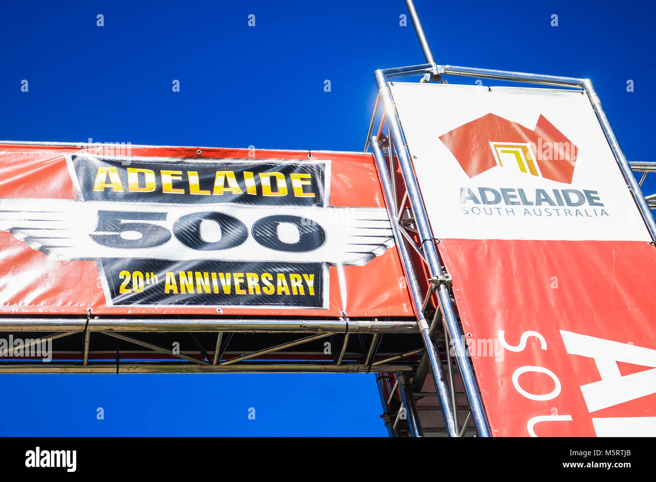 Adelaide Australien 26. Februar 2018. Die Tore, wo Tausende von Zuschauern erwartet werden zu durchlaufen werden als letzte Vorbereitungen eingerichtet sind für die Adelaide Clipsal 500 eine jährliche Motor Racing Event für Supercars ab 1. März, feiert sein 20-jähriges Bestehen und ist auf dem ehemaligen australischen Formel 1 Grand Prix Strecke im Victoria Park Credit gehalten: Amer ghazzal/Alamy leben Nachrichten Stockfoto