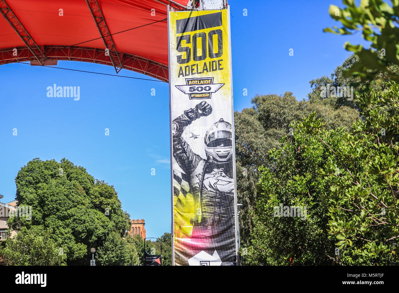 Adelaide Australien 26. Februar 2018. Die Tore, wo Tausende von Zuschauern erwartet werden zu durchlaufen werden als letzte Vorbereitungen eingerichtet sind für die Adelaide Clipsal 500 eine jährliche Motor Racing Event für Supercars ab 1. März, feiert sein 20-jähriges Bestehen und ist auf dem ehemaligen australischen Formel 1 Grand Prix Strecke im Victoria Park Credit gehalten: Amer ghazzal/Alamy leben Nachrichten Stockfoto