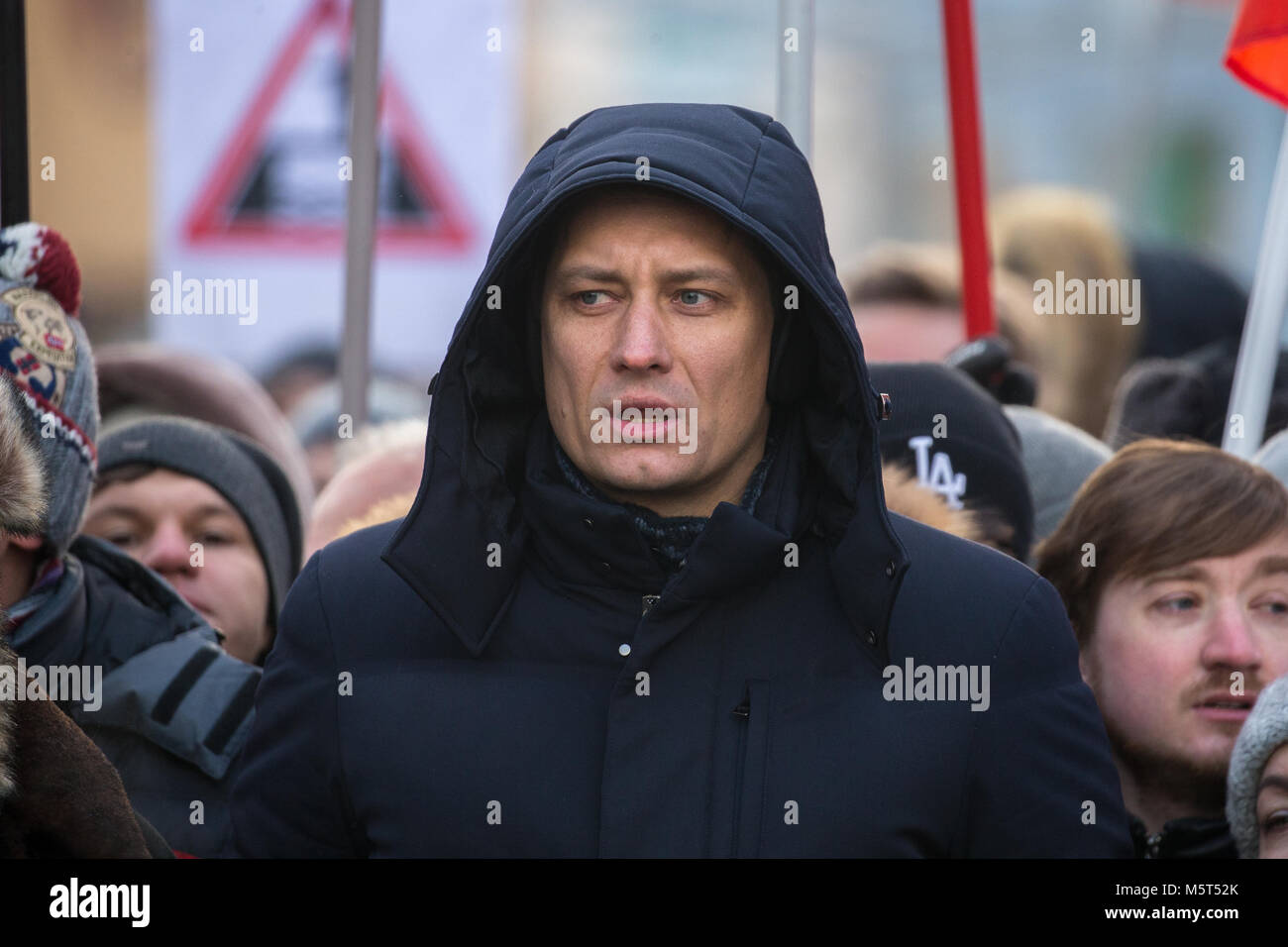 Moskau, Russland. 25. Februar 2018. Politiker Dmitri Gudkov, im März in Erinnerung an die russischen Politiker und Oppositionsführer Boris Nemzow am Vorabend des 3. Jahrestages seines Todes. Boris Nemzow war tot am Bolschoi Moskvoretsky Brücke am Abend des 27. Februar 2015 erschossen. Credit: Victor Vytolskiy/Alamy leben Nachrichten Stockfoto