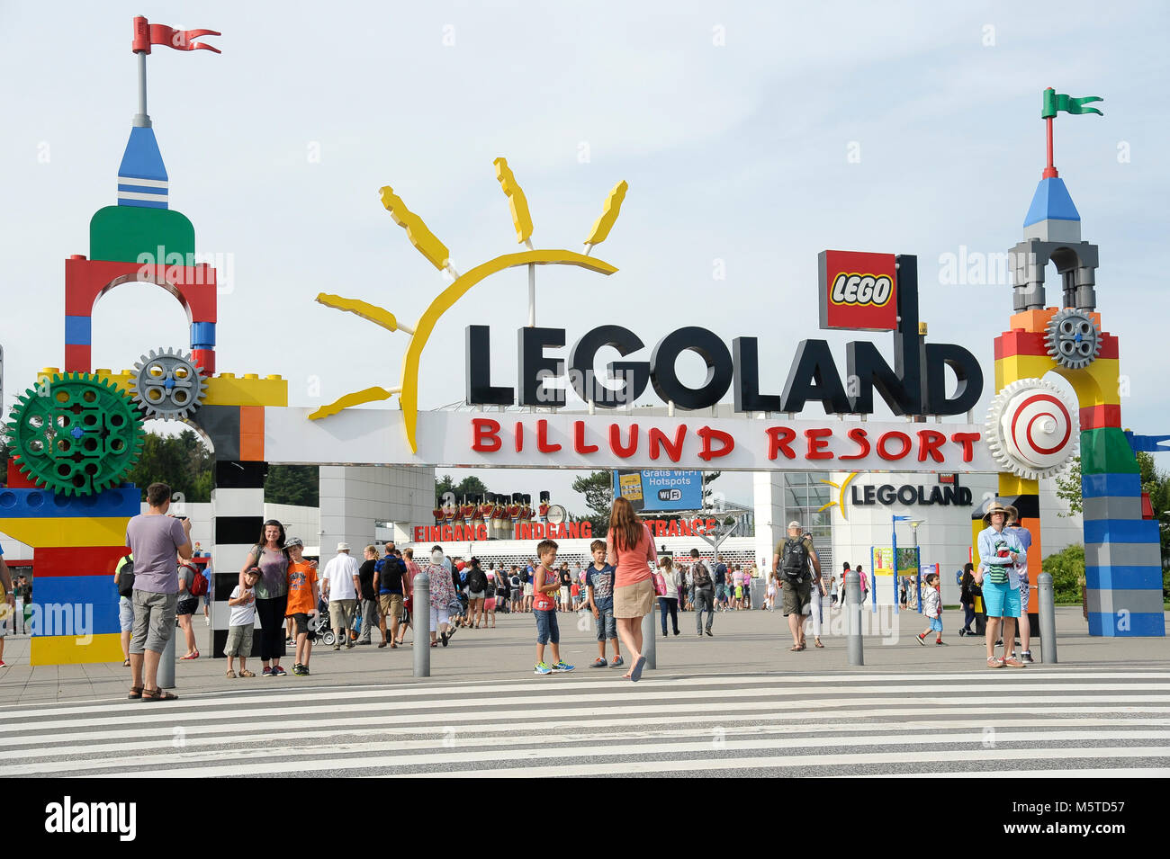 Die wichtigsten Eingang zum Legoland Billund Resort eröffnet 1968 in Billund, Dänemark. August 2015, ist die größte Touristenattraktion in Dänemark © wojciech Str Stockfoto