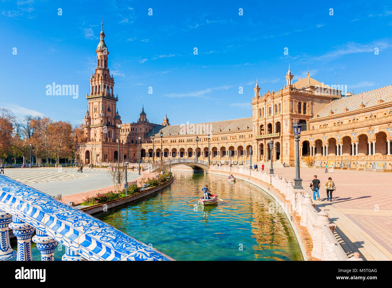 Kanal an der Plaza de Espana in Sevilla Spanien Stockfoto