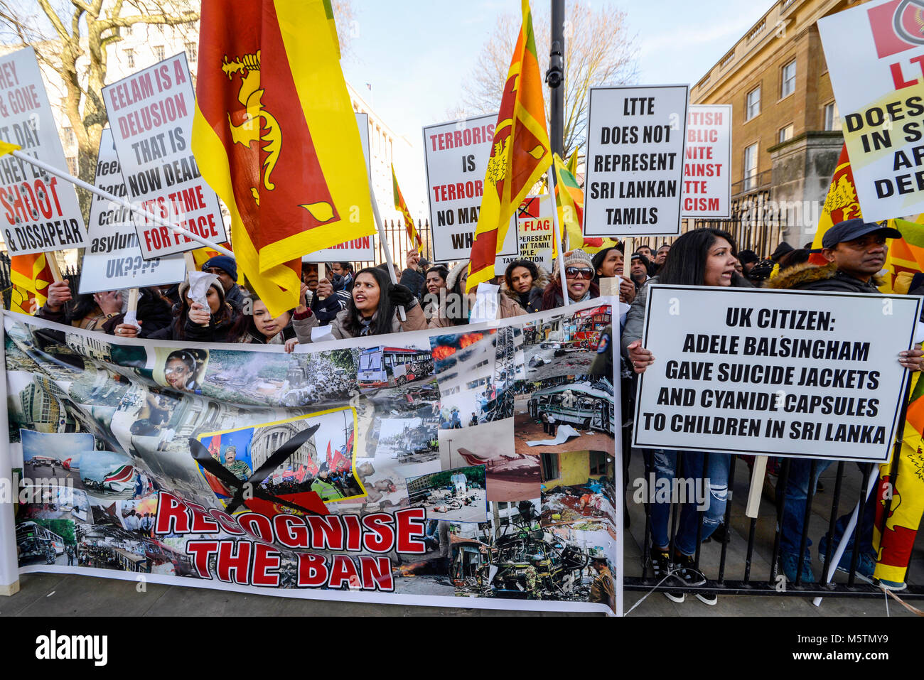 Ein Protest in Whitehall, London gegen die Aktionen der Befreiungstiger von Tamil Eelam LTTE in Sri Lanka Stockfoto