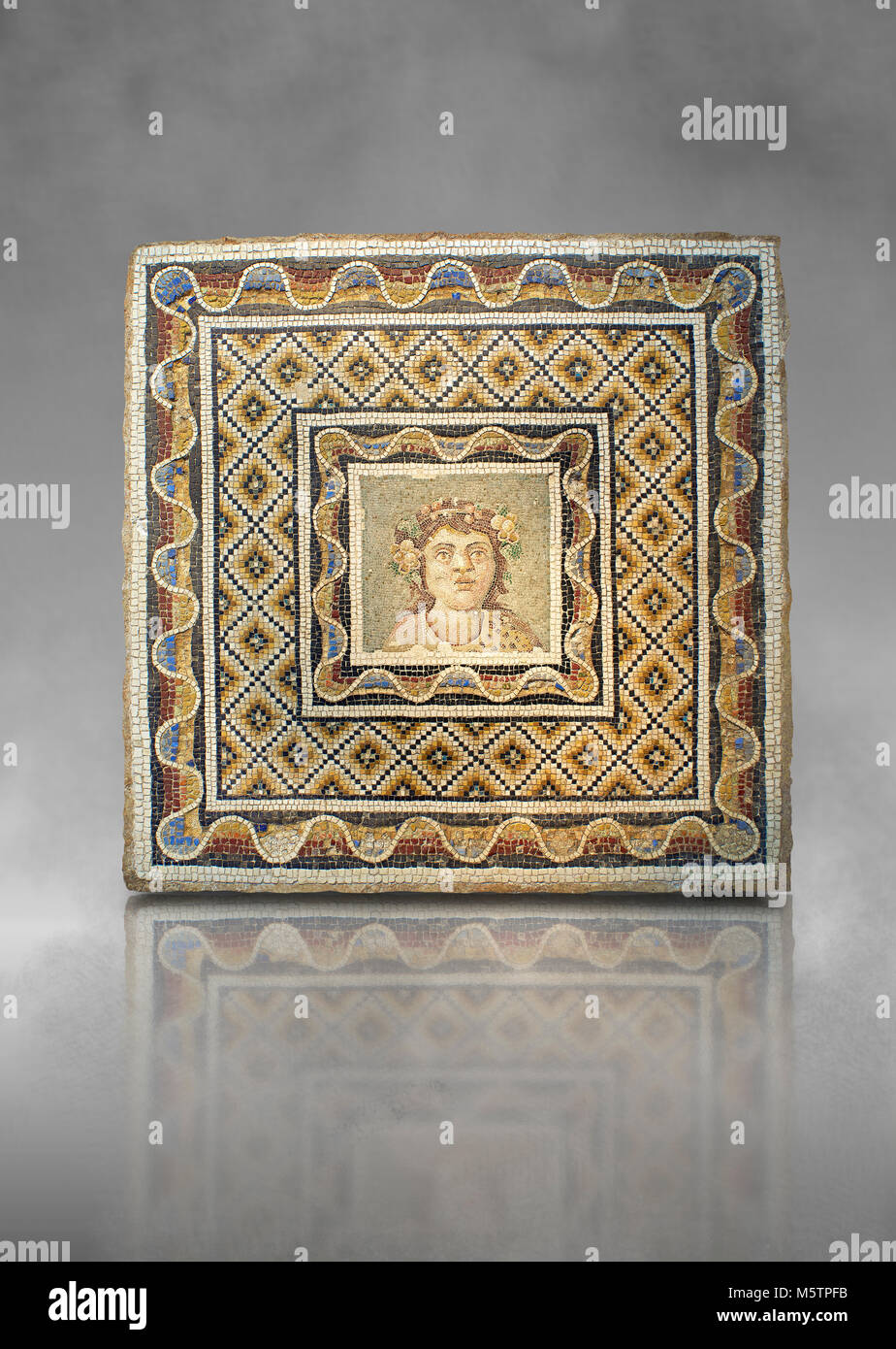 Römisches Mosaik einer Büste des Dionysos von der Via Flaminia, Rom. 3. Jahrhundert n. Chr. Römische Nationalmuseum, Rom, Italien Stockfoto