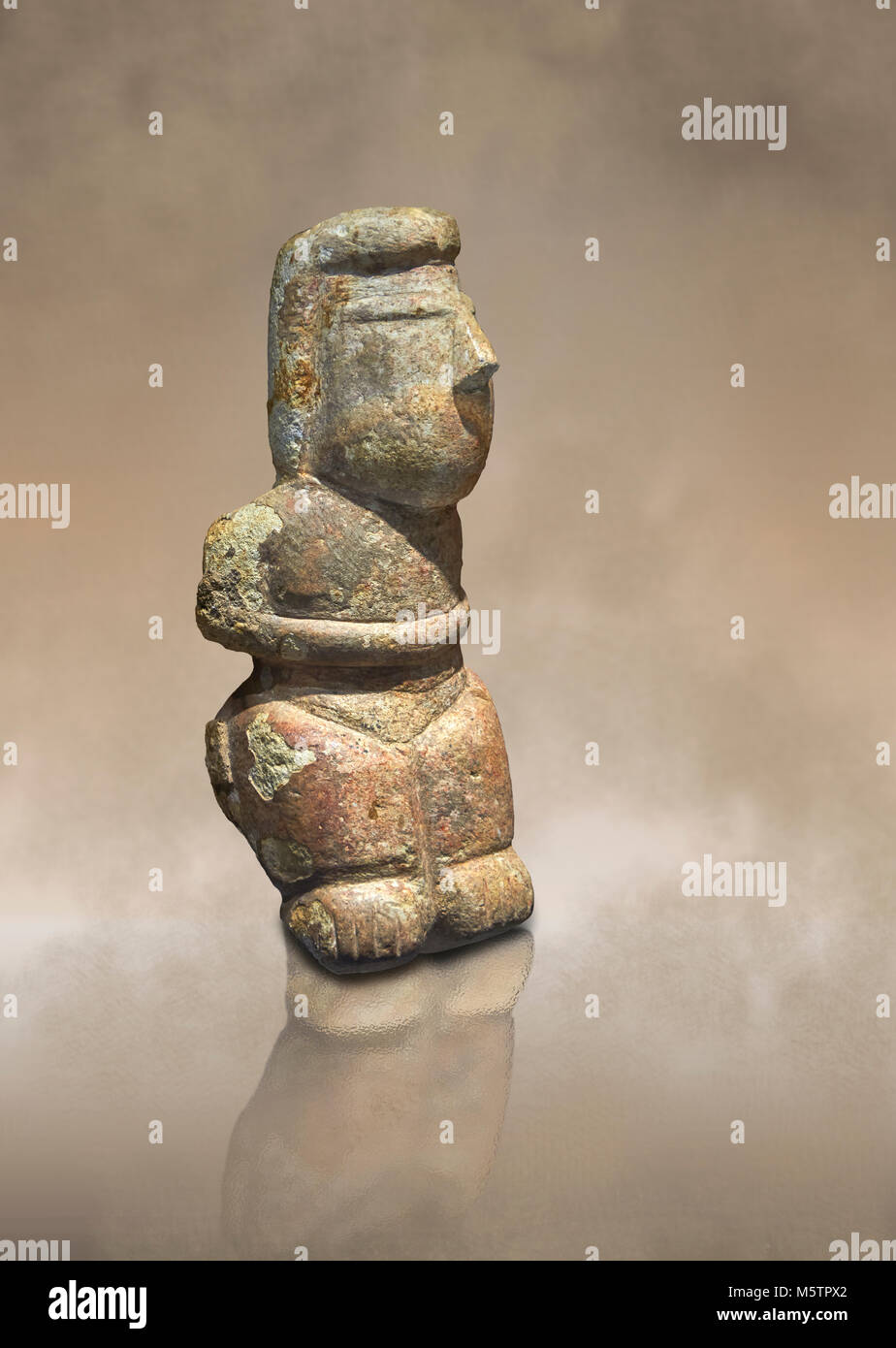 Der mittleren Jungsteinzeit quartzose Sandstein Statue der Göttin von der archäologischen Stätte von Cott'e in Baccas Segarlu, Sardinien,. Museo archeologico nazio Stockfoto