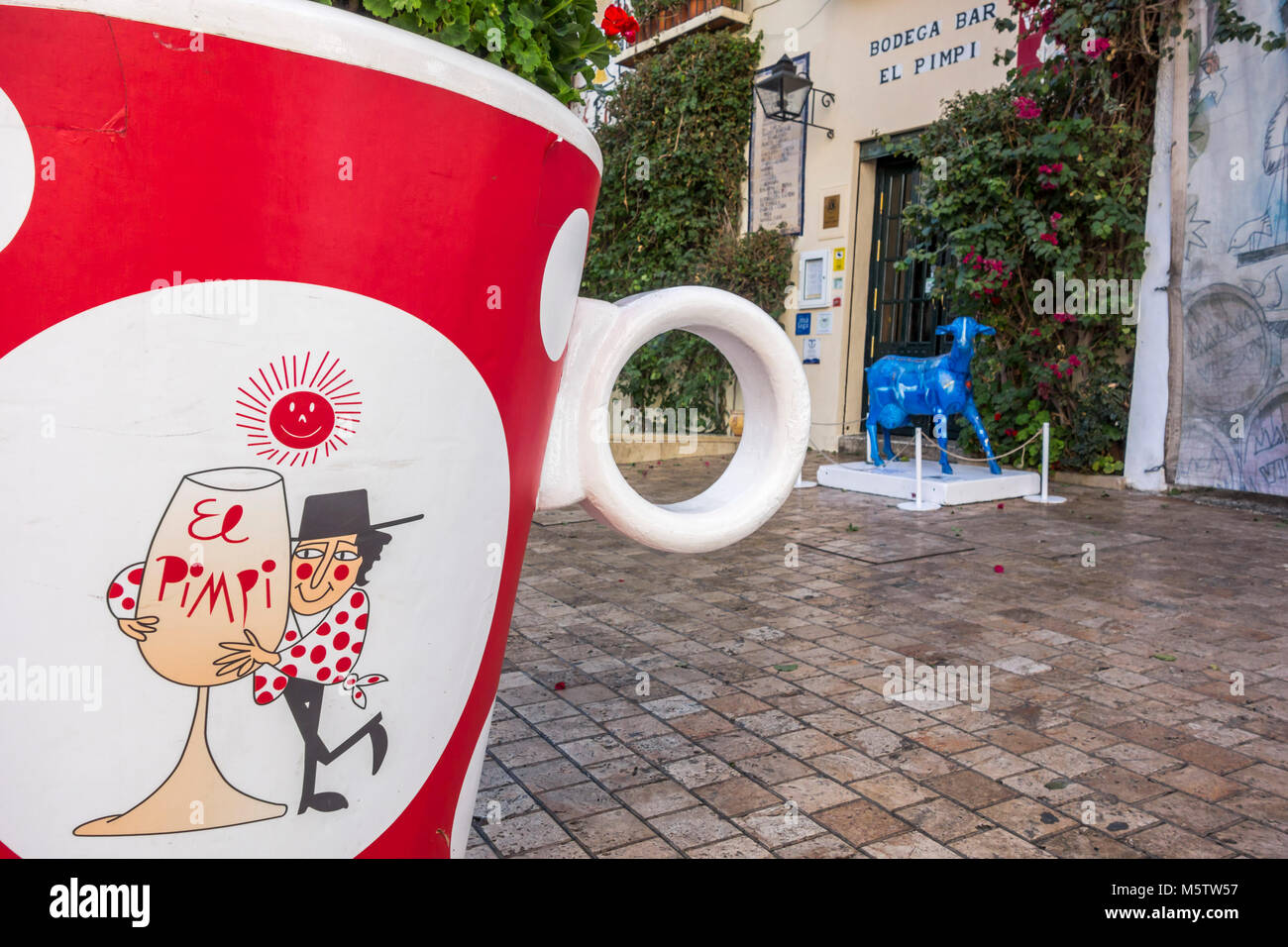 Äußere Restaurant Bodega El Pimpi, historische Zentrum von Malaga, Spanien. Stockfoto