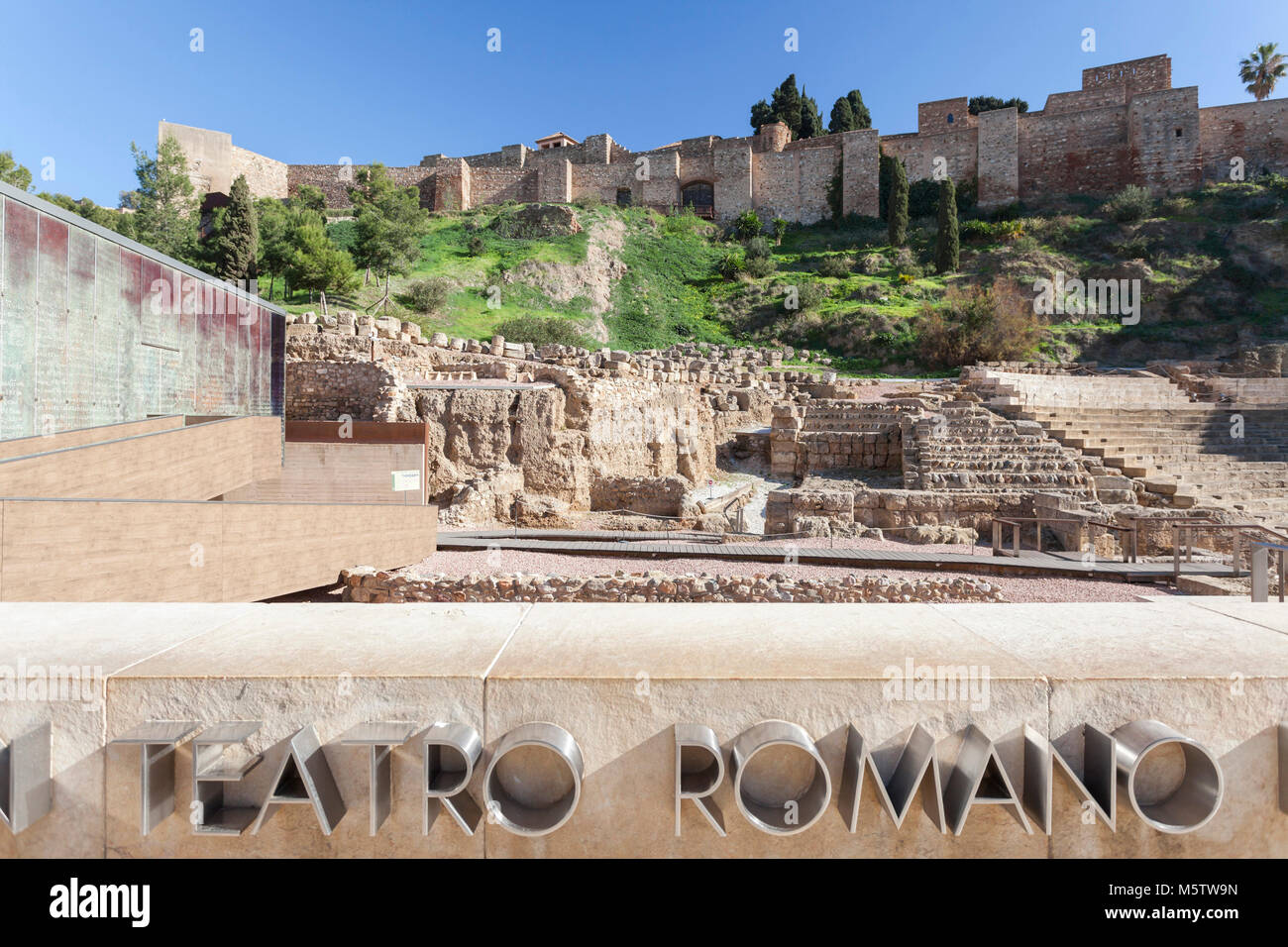Antike Ruinen römischen Theater, das Teatro Romano. Malaga, Spanien. Stockfoto