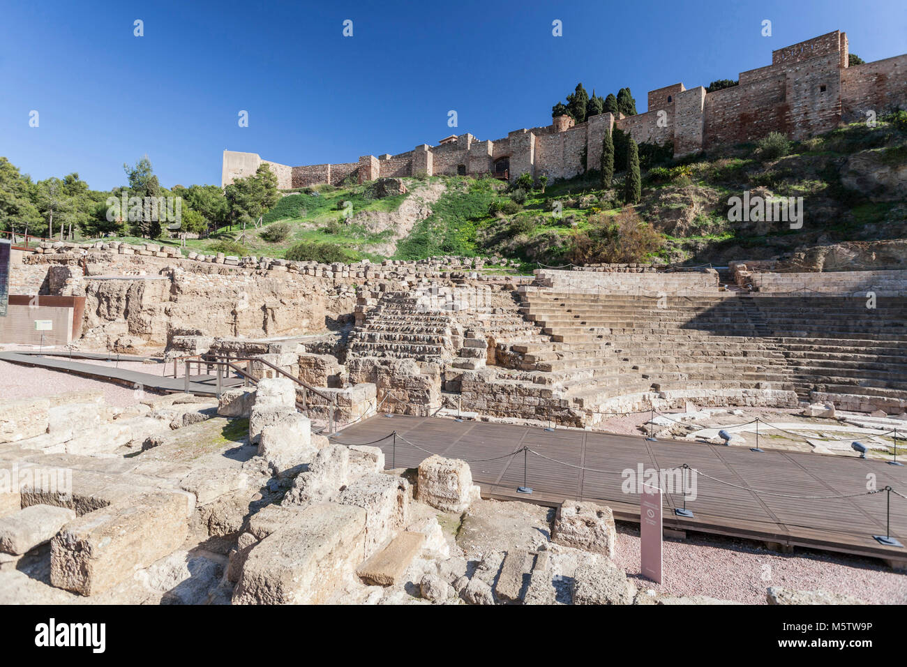 Antike Ruinen römischen Theater, das Teatro Romano. Malaga, Spanien. Stockfoto