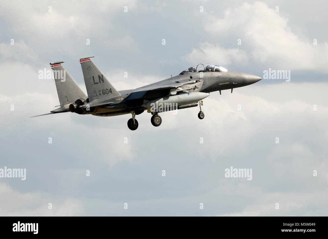 McDonnell Douglas, Boeing F-15E Strike Eagle, 91-0604, der 494Th FS, 48th FW, USAFE, ausgehend von Lakenheath, wo es im Endanflug zu sehen Stockfoto