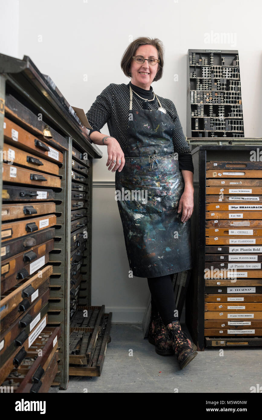 Portrait von realen Menschen in der Druckindustrie mit realen Techniken Stockfoto