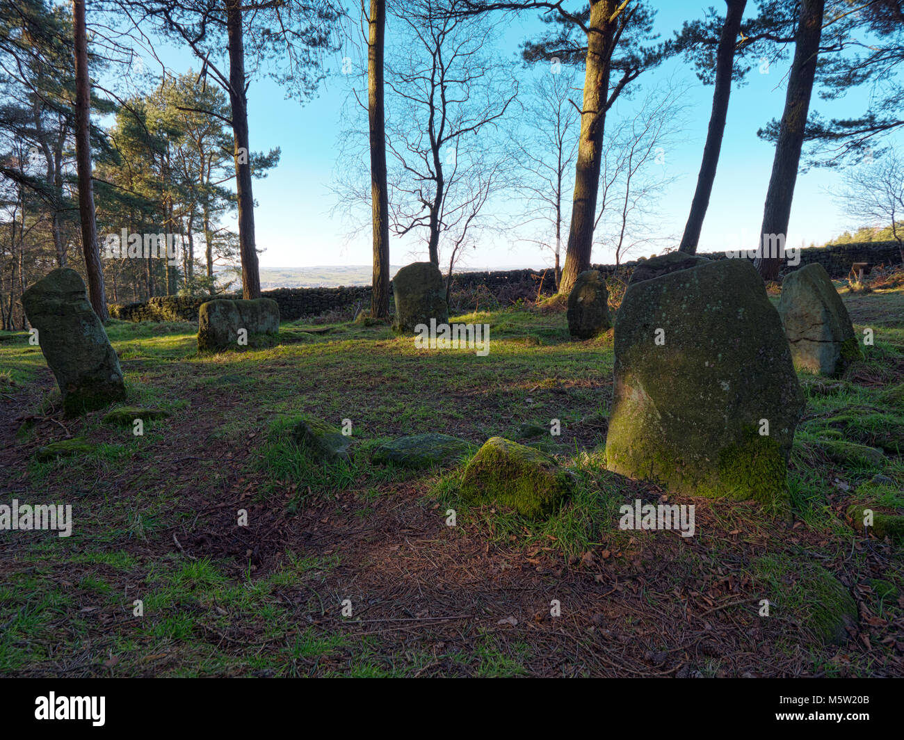 Puppe Tor Bronzezeit Steinkreis, sechs Steine & ein Cairn, in der Nähe von Stanton Moor Peak, Peak District National Park, Derbyshire, England, Großbritannien Stockfoto