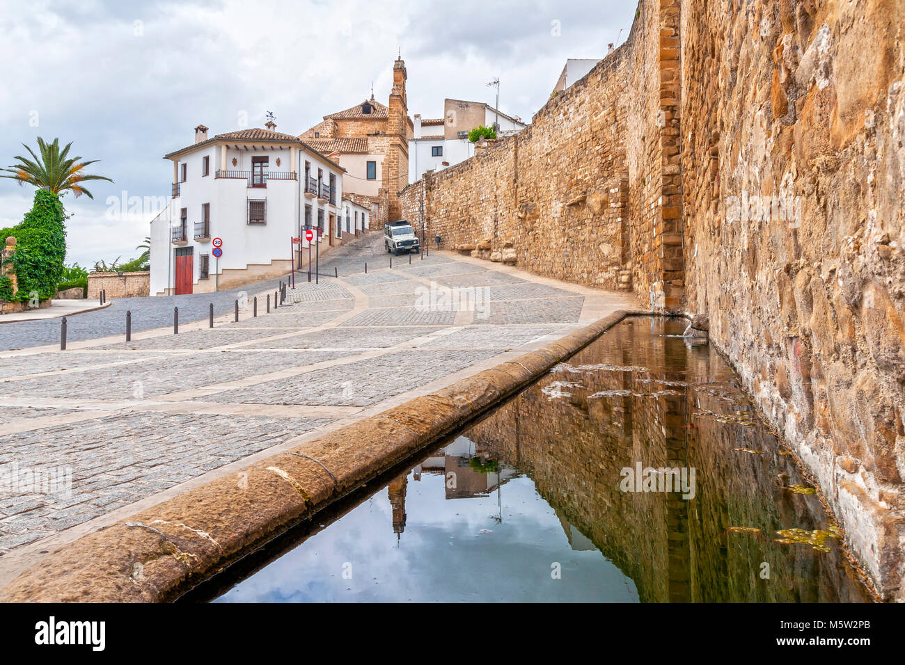 Pilón o Pilar Puerta de Granada y Muralla. Úbeda. Jaén. Andalusien. España Stockfoto