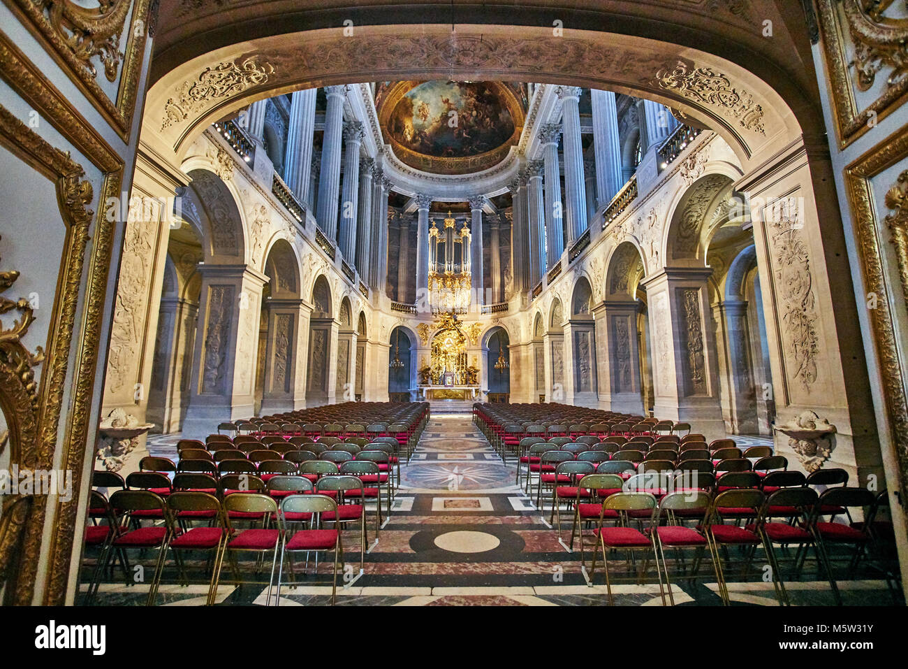 VERSAILLES, Frankreich - 14. FEBRUAR 2018: Interieur und Details der ... VERSAILLES, Frankreich - 14. FEBRUAR 2018: Interieur und Details der ...