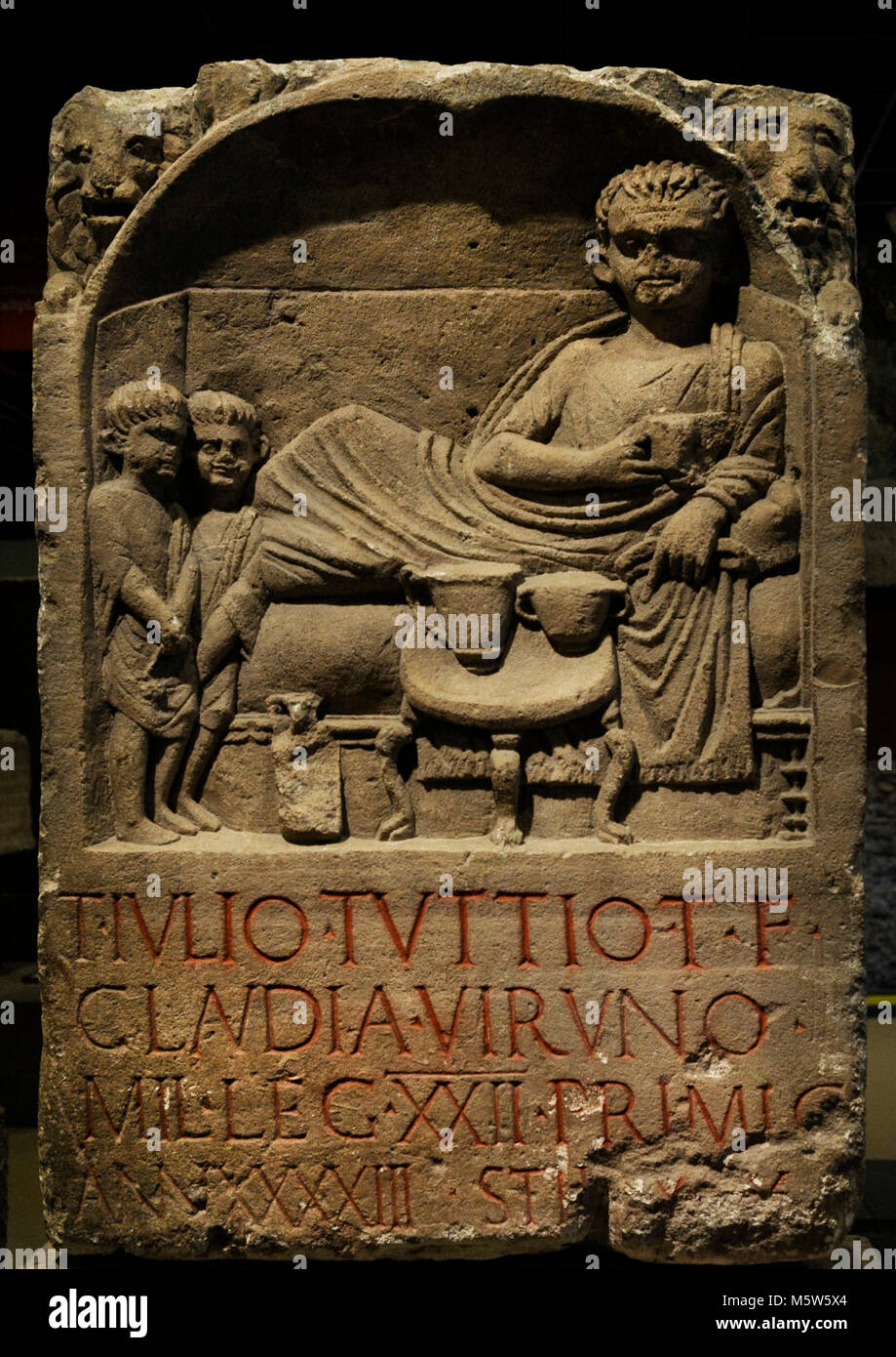 Grabkunst Stele des Römischen legionärs Julius Tuttius, Soldaten der Legion Primigenia, 43 Jahre alt, starb. Mitte des 1. Jahrhunderts. In Köln gefunden. Römisch-germanisches Museum. Köln. Deutschland. Stockfoto