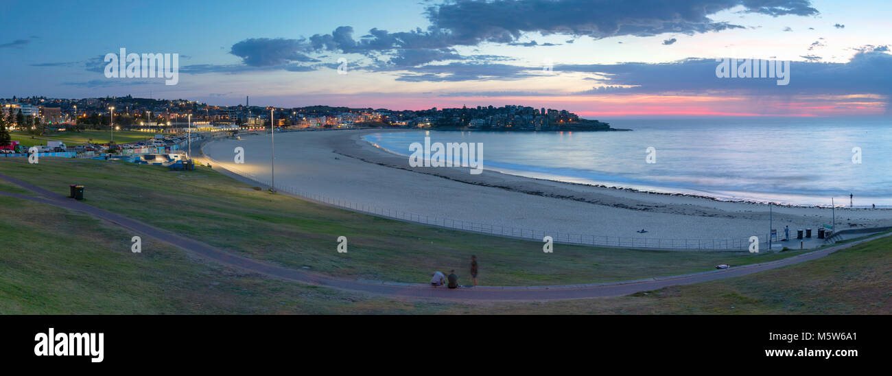 Bondi Beach in der Morgendämmerung, Sydney, New South Wales, Australien Stockfoto
