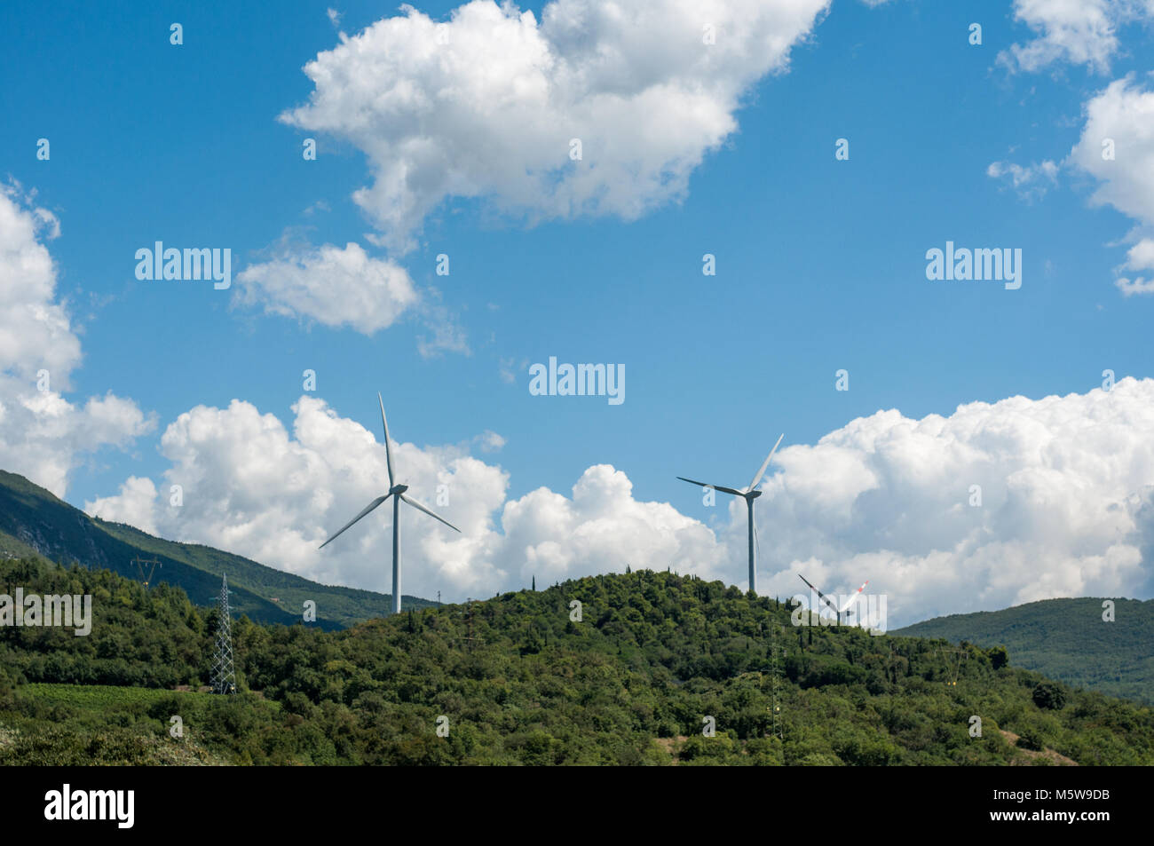 Mühle Windenergieanlagen für Umwelt saubere Energie Produktion Stockfoto