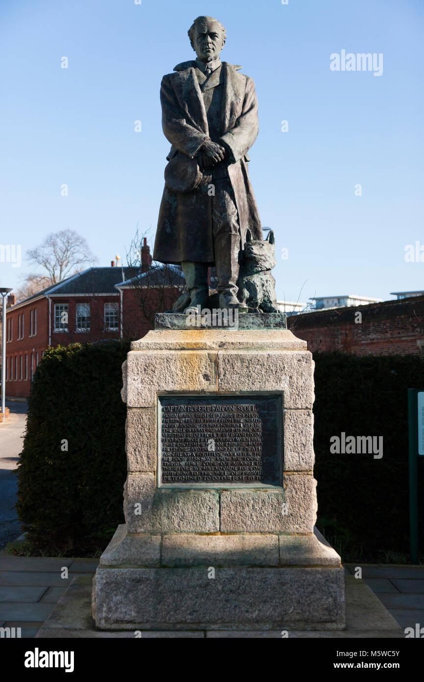 Scott Memorial, die Statue von Robert Falcon Scott, in Portsmouth Historic Dockyard/historischen Werften. UK. Scott und seinen Begleitern im Jahre 1912 umgekommen Stockfoto