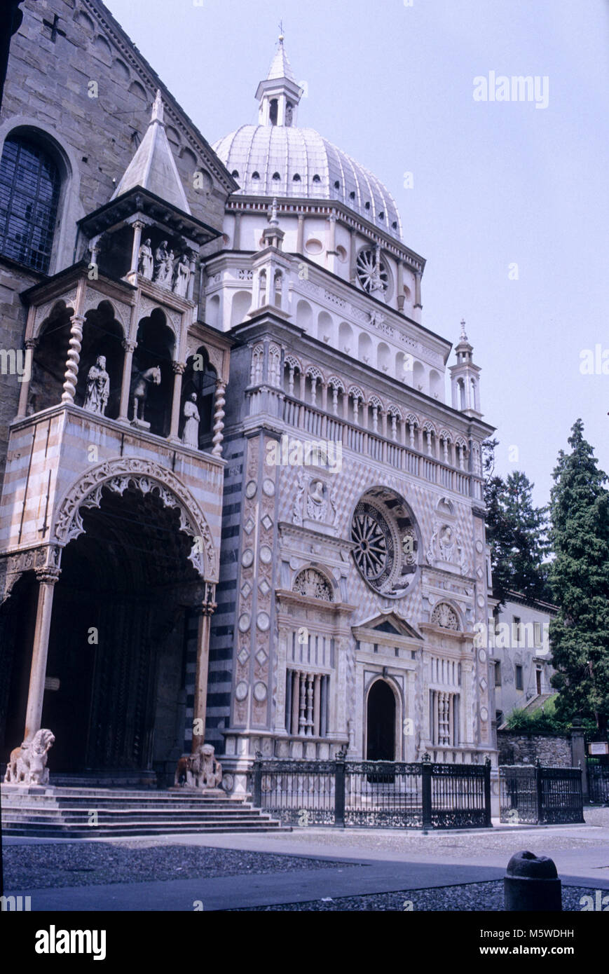 Teil der Fassade von der Basilica Santa Maria Maggiore, Cappella Coleoni, Piazza Duomo, Bergamo Alta Citta, Italien Stockfoto