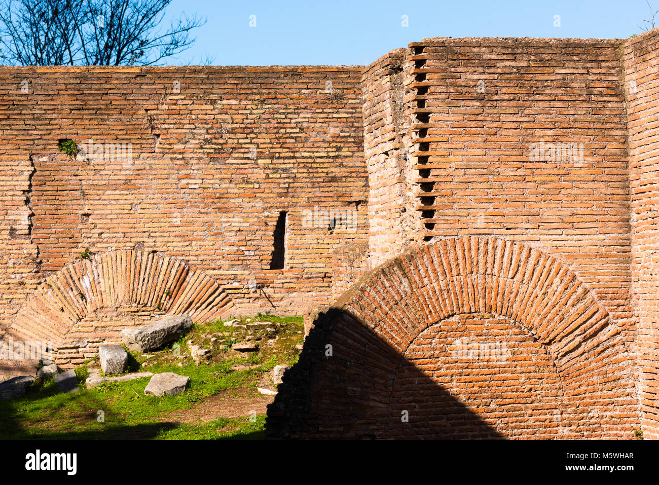 Zimmer an der Kreuzung Clivus Palatinus und der Nova Über, Palatin, Rom, Latium, Italien. Stockfoto