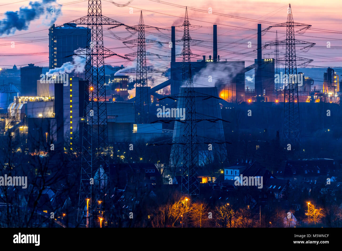 Prosper Kokerei in Bottrop, rechts, RWE Müllverbrennungsanlage Essen-Karnap, Deutschland, Stockfoto