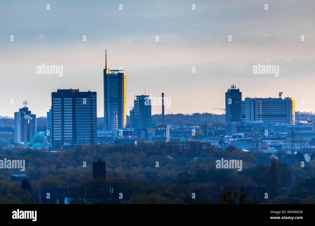 Skyline Stadt Essen, Deutschland, Downtown, Geschäftsviertel, Rathaus, RWE Tower, Stockfoto