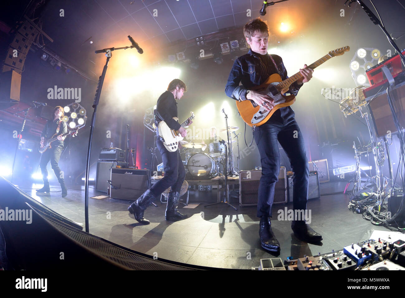 BARCELONA - Feb 21: Mando Diao (Band) führen Sie im Konzert an Apolo am 21. Februar in Barcelona, Spanien 2018 Veranstaltungsort. Stockfoto