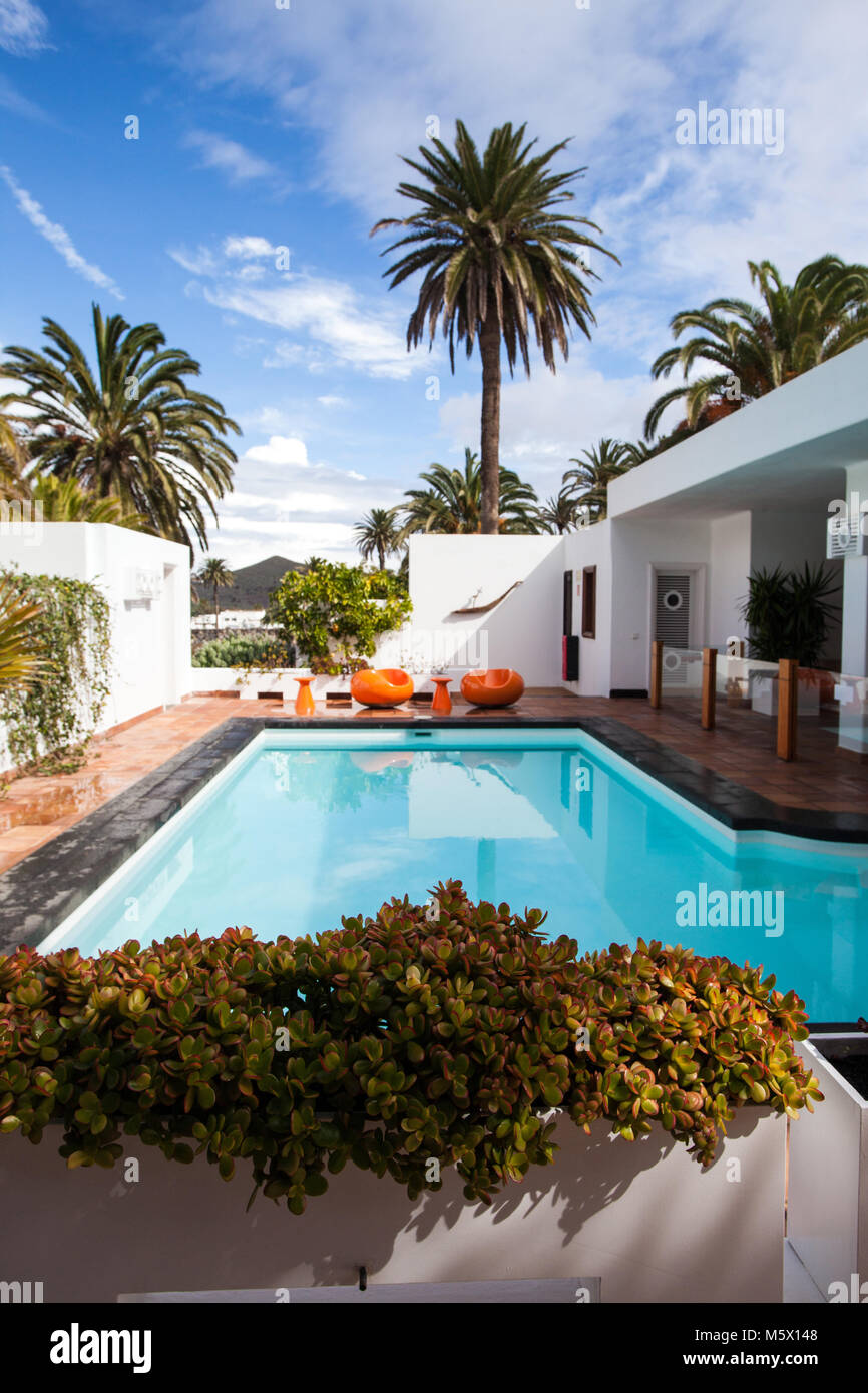 Blick auf den Pool im Casa de Manrique Museum, oder Casa del Palmeral, in Harí-a, Lanzarote, Spanien Stockfoto