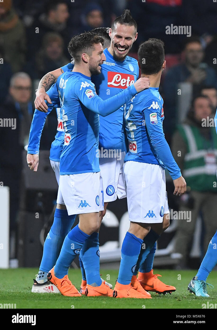 Cagliari, Italien. 26 Feb, 2018. Napoli ist Marek Hamsik (C) feiert zählen während einer Serie ein Fußballspiel zwischen Cagliari und Neapel in Cagliari, Italien, Februar 26, 2018. Napoli gewann 5-0. Credit: Alberto Lingria/Xinhua/Alamy leben Nachrichten Stockfoto