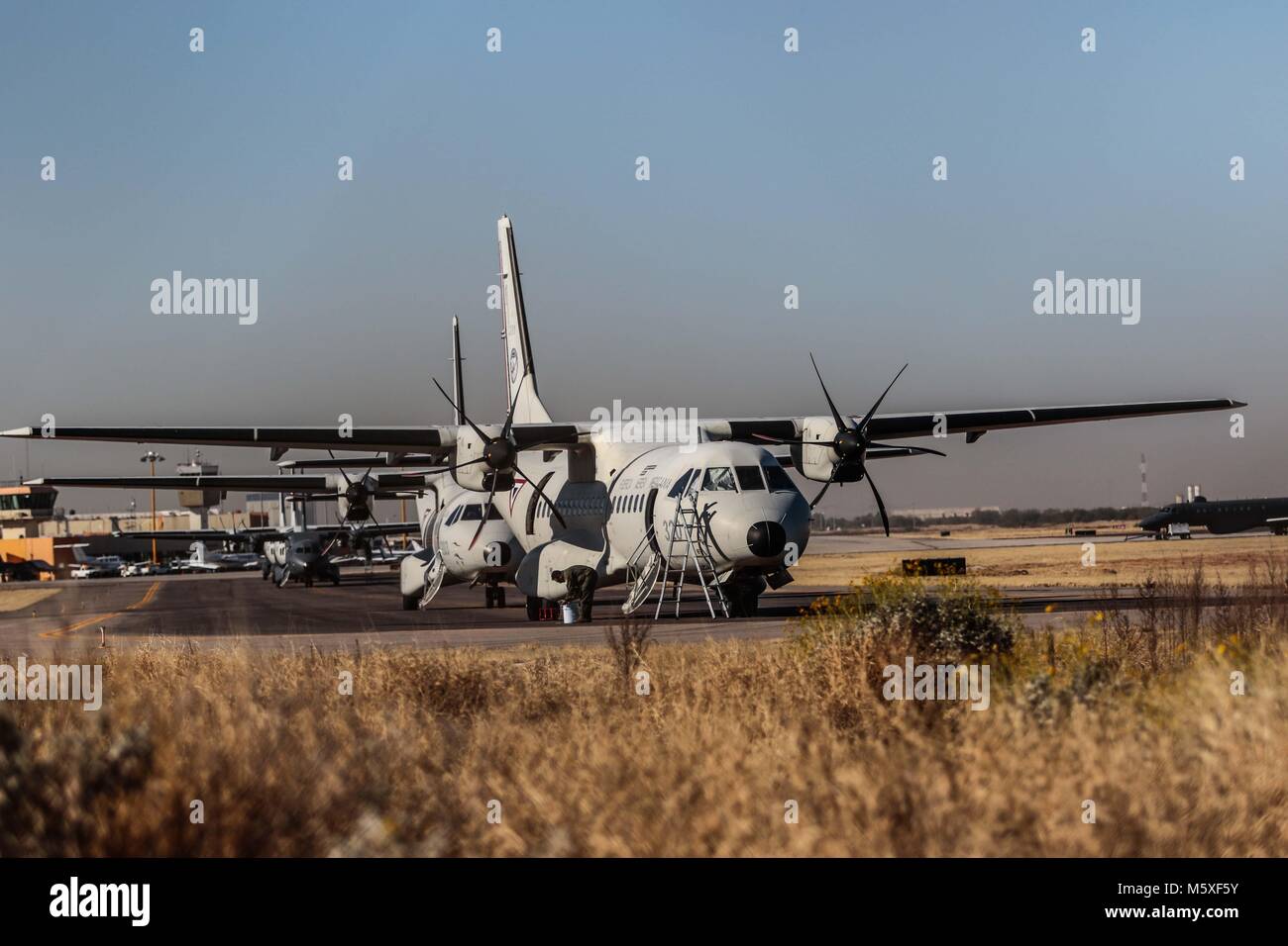 Verschiedene militärische Flugzeuge an Hermosillo aus verschiedenen Teilen der Republik kommen, bis zum Abschluss der 72. Jahrestag der Luftwaffe Stockfoto