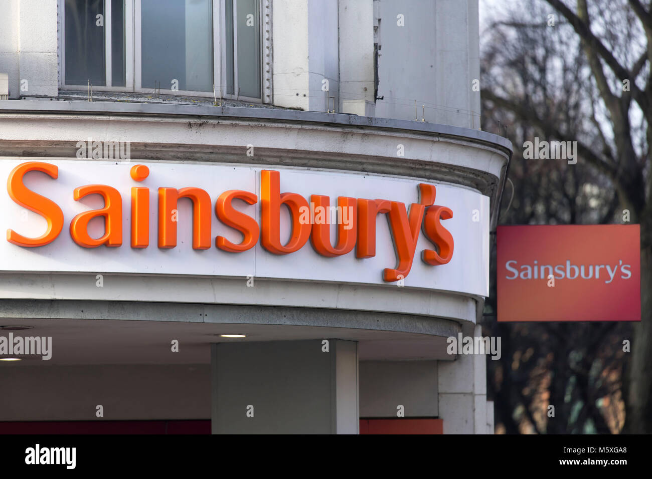 Sainsbury's Supermarkt Store anmelden Logo. Stockfoto