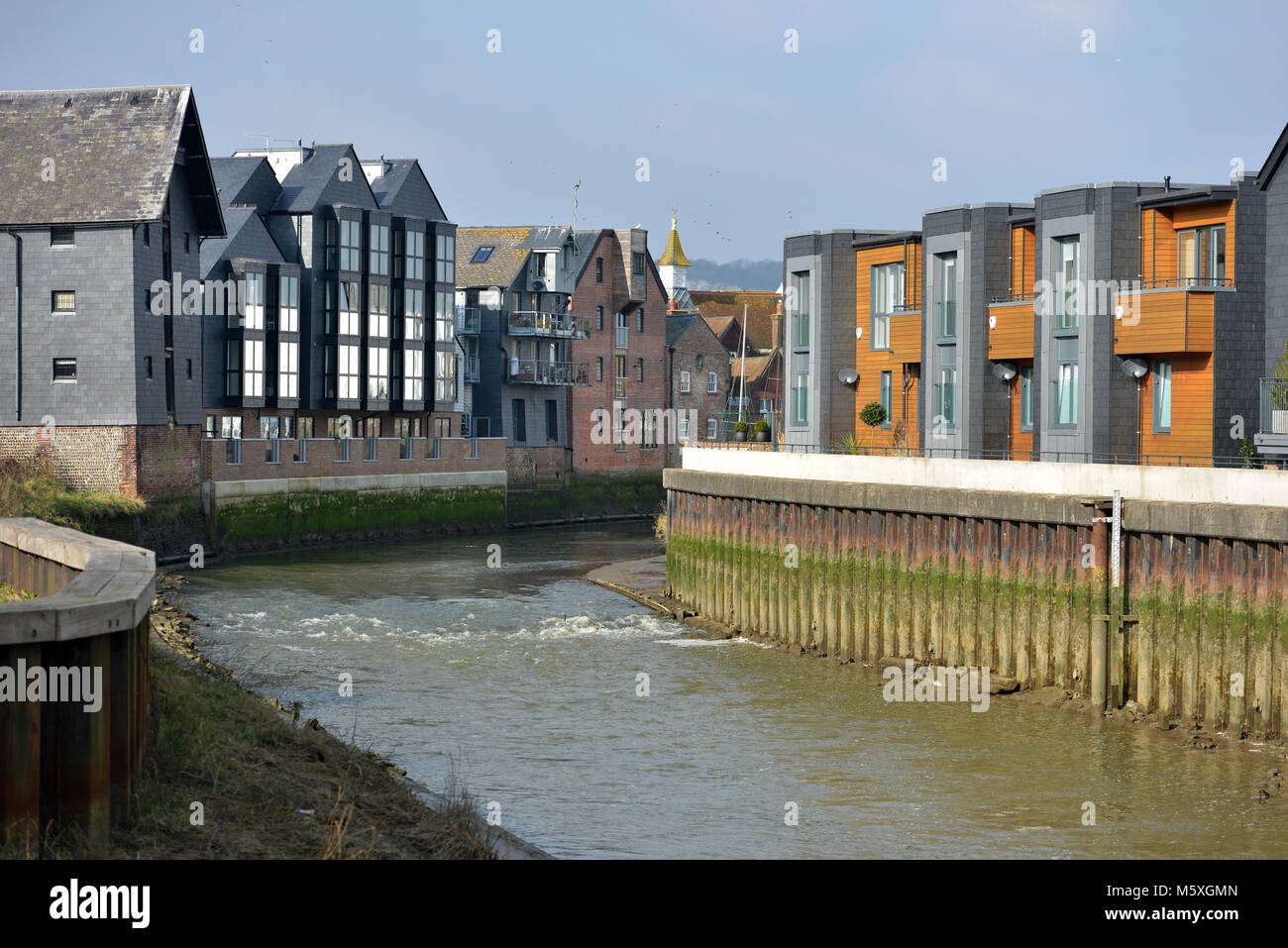 Riverside Eigenschaften auf den Fluss Ouse in Lewes, East Sussex. Stockfoto