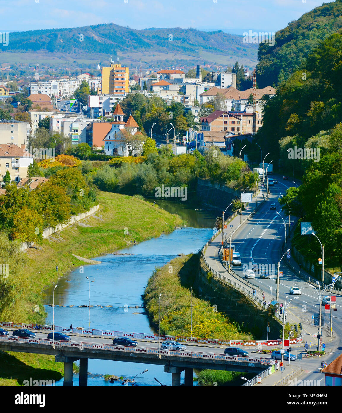Anzeigen von Sighisoara mit Tarnava River. Rumänien Stockfoto