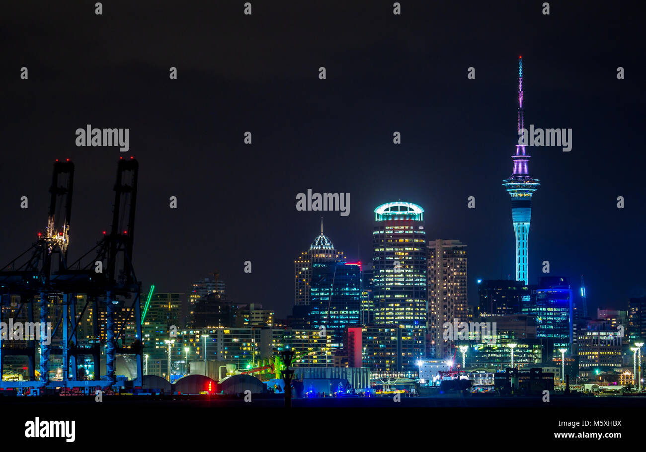Auckland City Skyline form Devonport - über die Bucht. Stockfoto