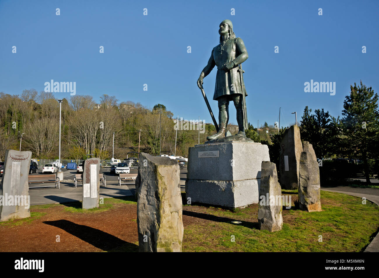 WA 13693-00 ... WASHINGTON - eine Statue zum Gedenken an Leif Erickson und seine Entdeckung von Nordamerika bei Shilshole Bay Marina in Seattle. Stockfoto