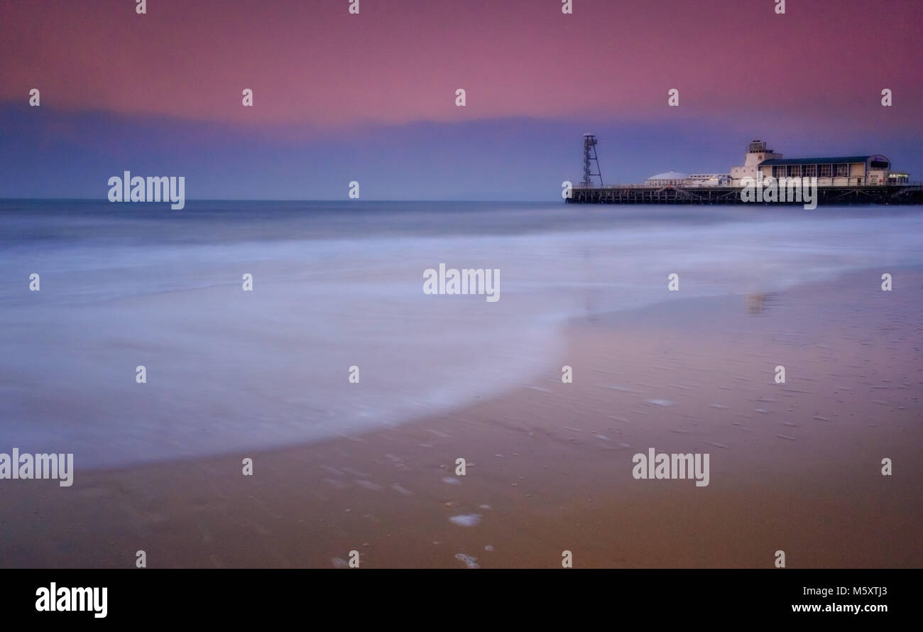 Bournmouth Pier in der Morgendämmerung Stockfoto