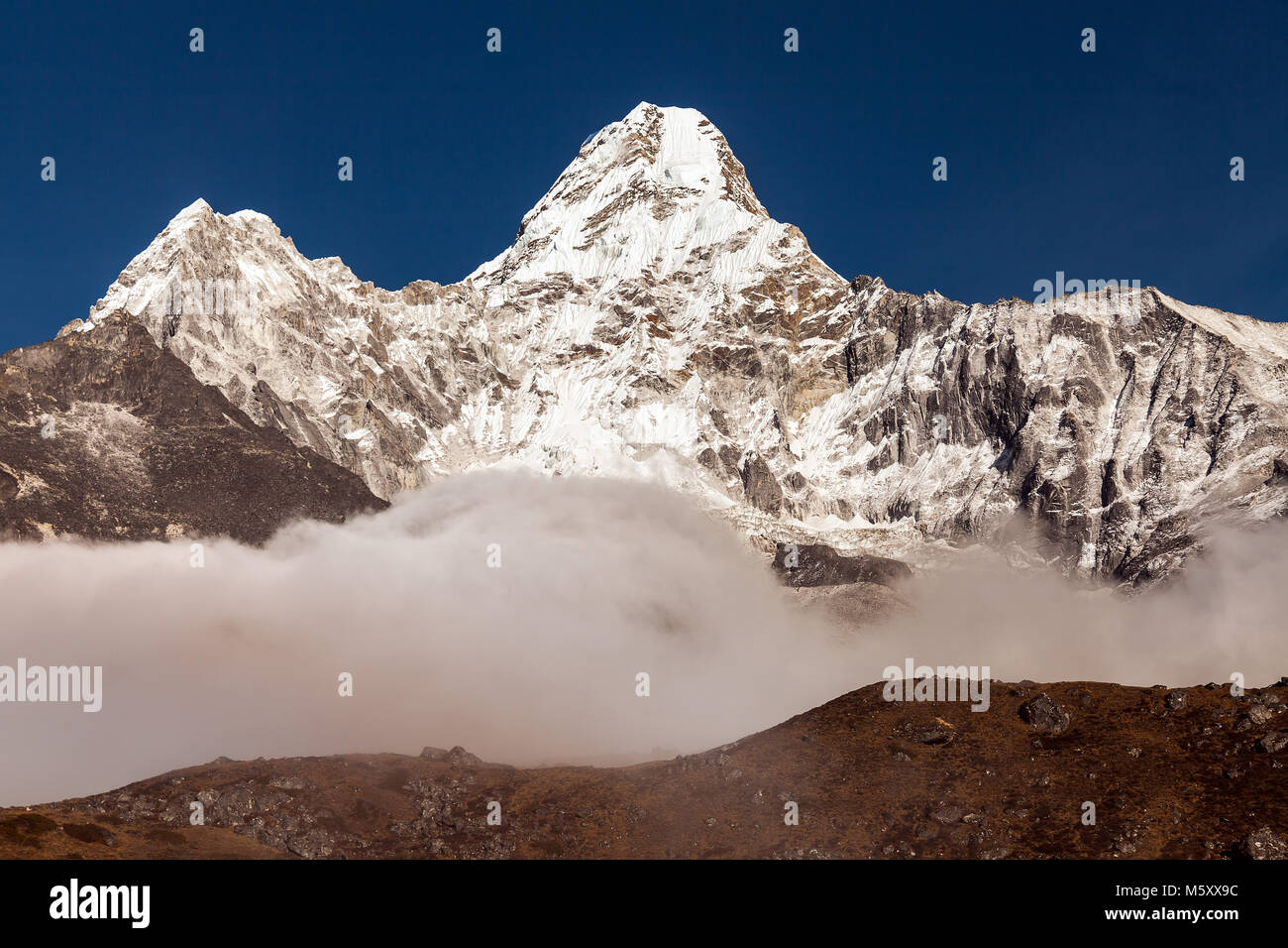 Blick auf die Ama Dablam (6814 m) - Everest Region, Nepal, Himalaya Stockfoto