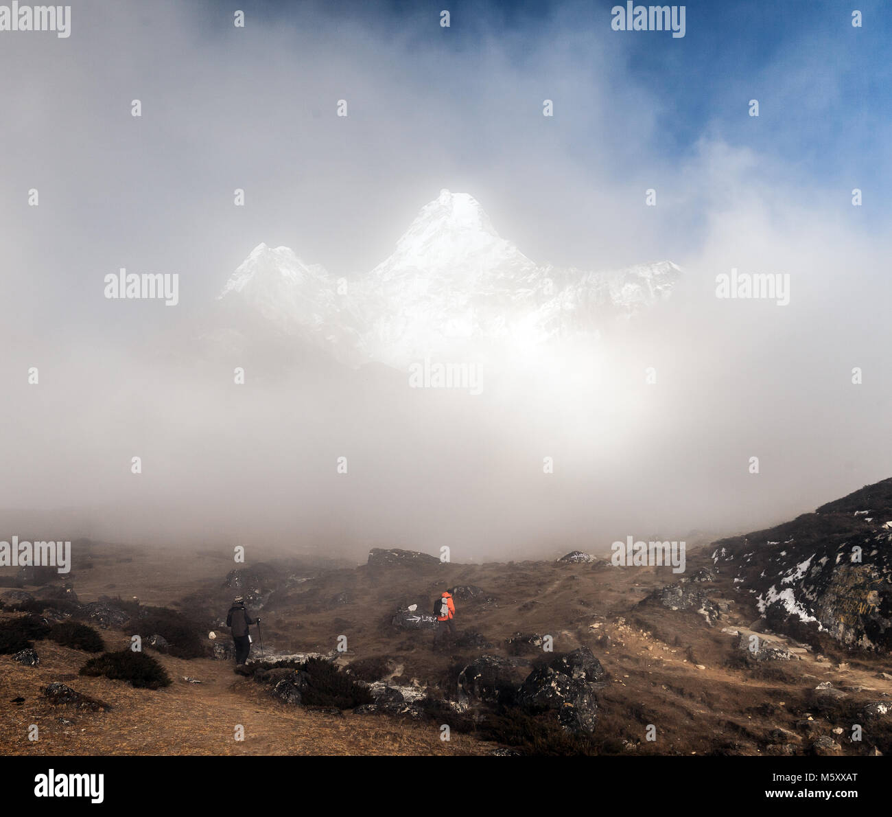 Blick auf die Ama Dablam (6814 m) - Everest Region, Nepal, Himalaya Stockfoto