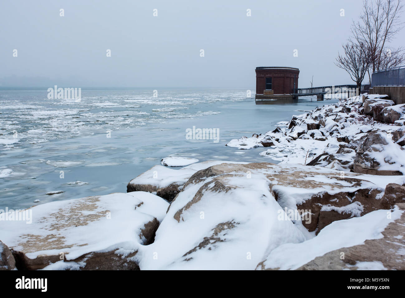 Malerische Detroit River riverfront im Winter, 24. Dezember 2017 Stockfoto