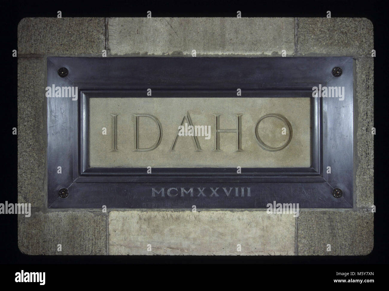 Idaho Level: 400-ft Spender: Zustand von Idaho Termine: 1928/1928 Original Material: Kalkstein, lead frame, bronze Rosetten Abmessungen: 2'x 4' Bildhauer/Carver: Tourtellote und Hummel, Architekten ursprünglichen Inschrift: Idaho MCMXXVIII Stockfoto