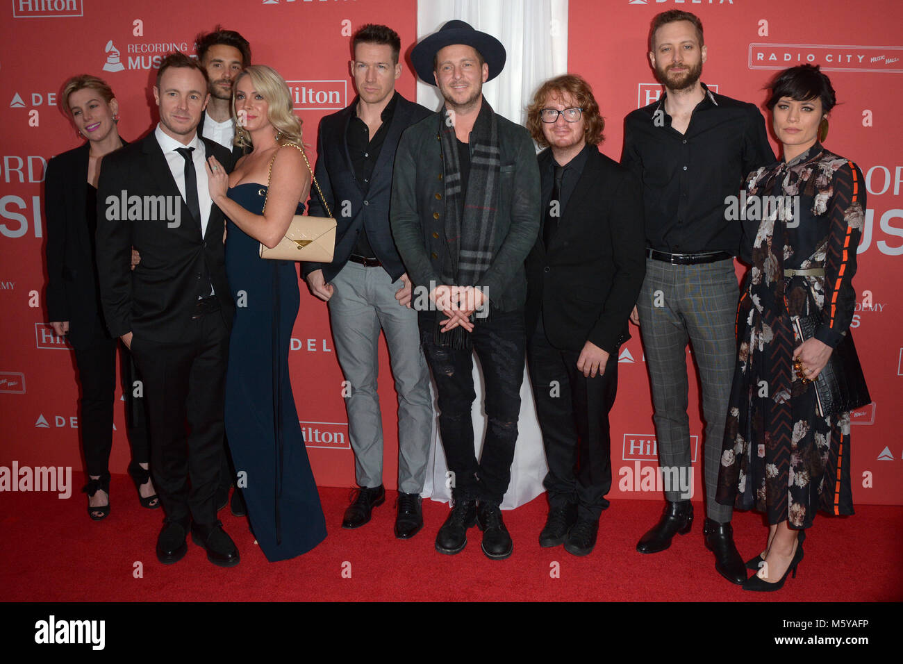 2018 MusiCares Person des Jahres ehrt Fleetwood Mac in der Radio City Music Hall - Roter Teppich Anreise mit: OneRepublic Wo: New York, New York, United States Wenn: 27 Jan 2018 Credit: Ivan Nikolov/WENN.com Stockfoto