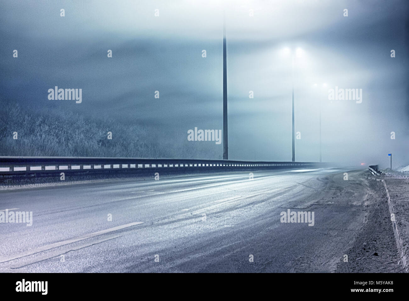 Autobahnnebel Stockfotos und -bilder Kaufen - Alamy