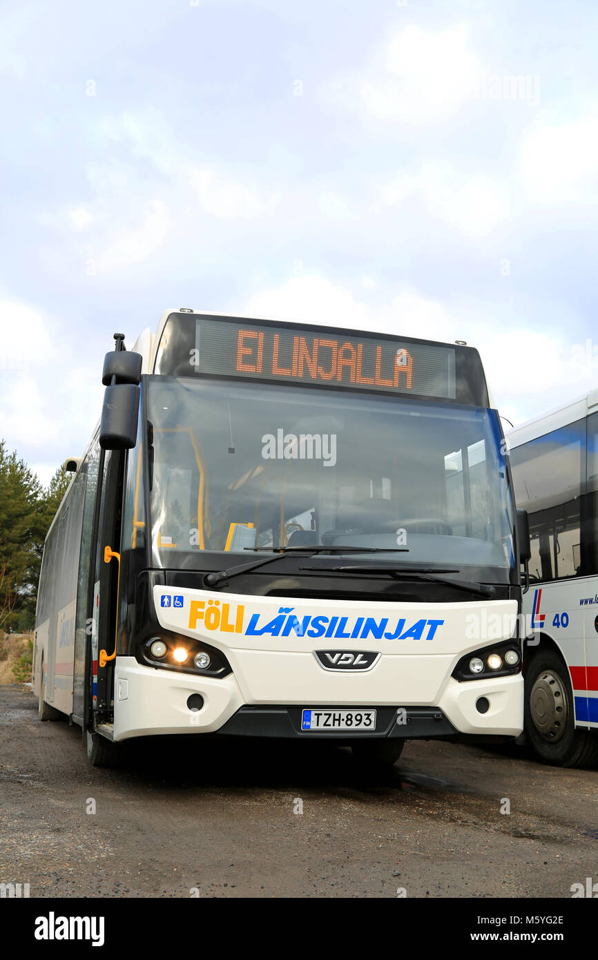 AURA, Finnland - 1. MÄRZ 2015: VDL Citea Low Entry city Bus geparkt. Citea Low Entry sowohl für den Stadt- und Regionalverkehr. Stockfoto